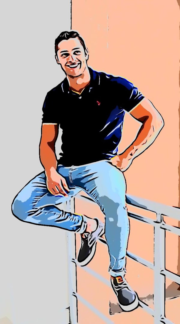 Cartoon Photo Editor effect gallery displaying sketch, oil paint, and pencil drawing style options