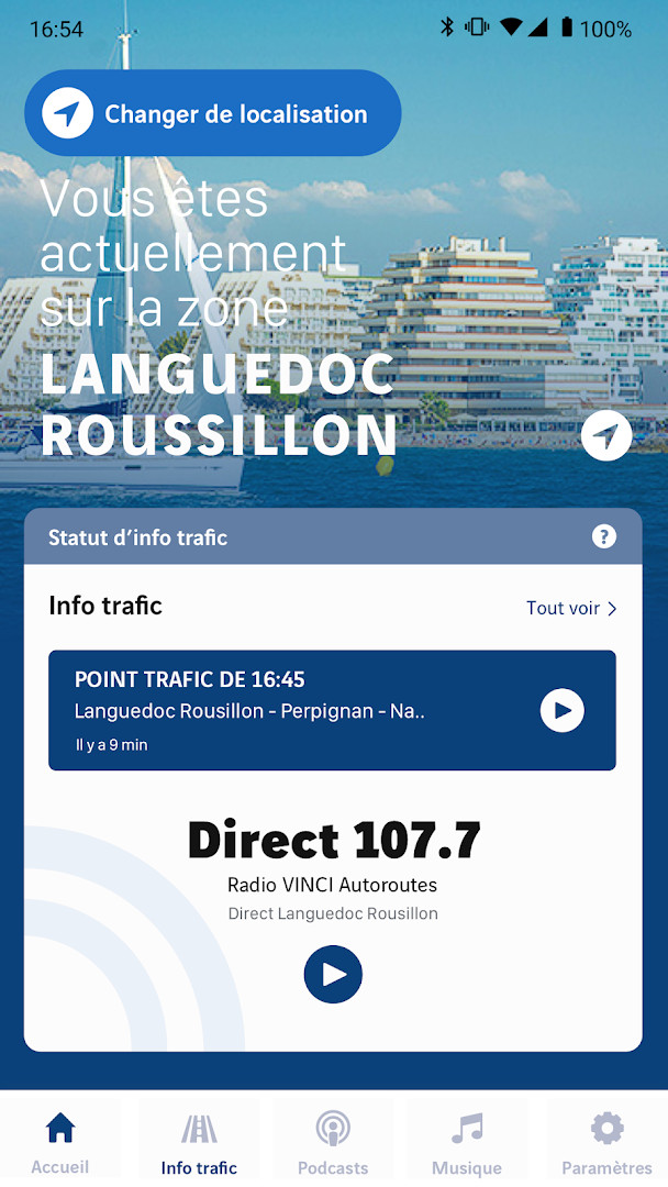 Live traffic screen in Radio VINCI Autoroutes 107.7 showing real-time conditions on the VINCI network and major roads.