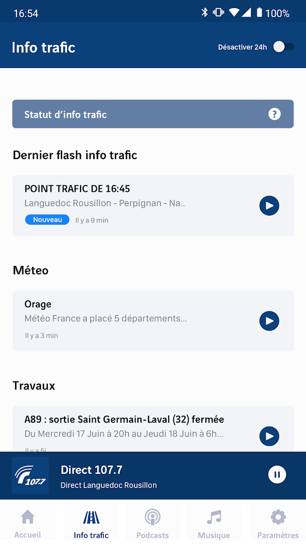Podcast category screen in Radio VINCI Autoroutes 107.7 with the latest traffic points and road safety updates.